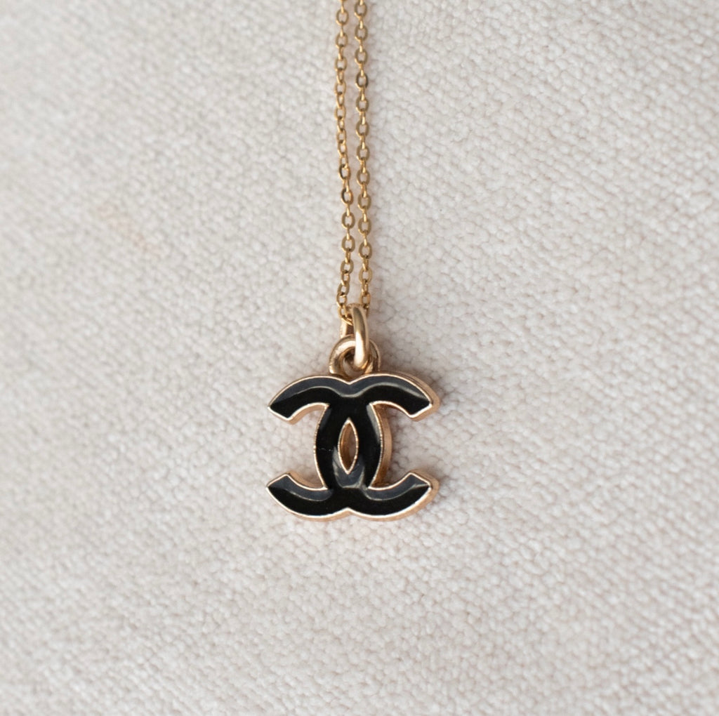 CHANEL CC Gold Circle Pendant Necklace – LLBazar